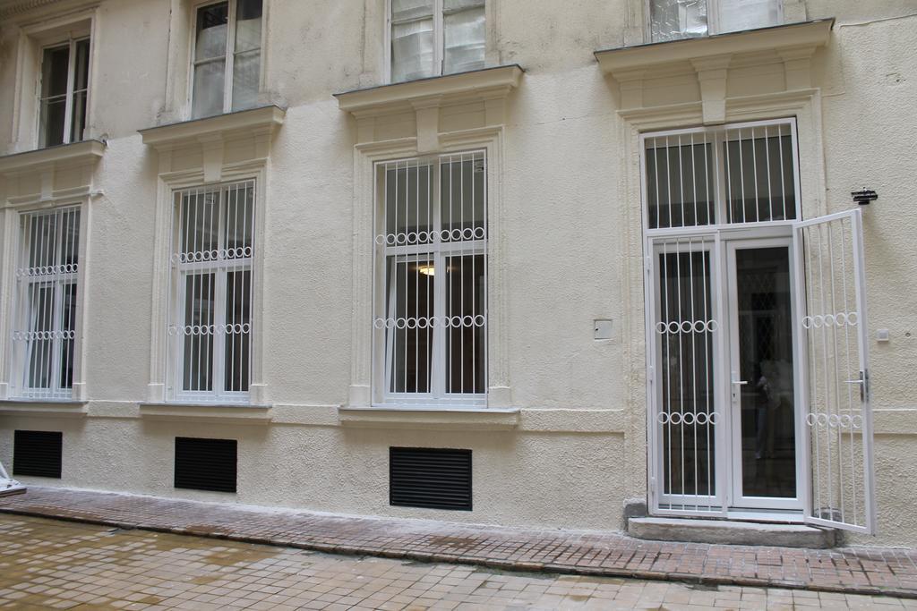 Titaru House In The City Center Of 布达佩斯 外观 照片